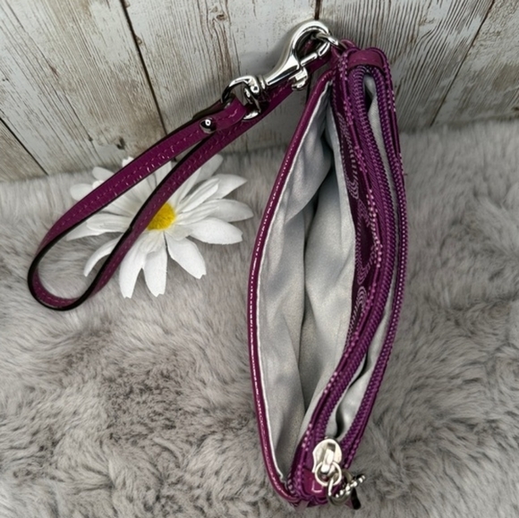 Vintage Coach Wristlet - Picture 3 of 6